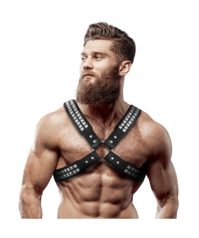 ATTITUDE TACK Arnés flexible de cuero vegano destaca figura masculina