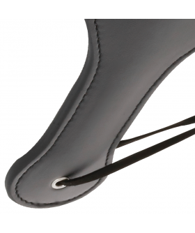 CONTROLSPANK Pá de BDSM de qualidade com um design moderno, perfeita para brincadeiras íntimas.